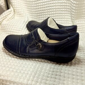 NEW in Box Navy Earth Origins Size 11 Loafers